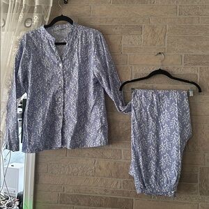 Garnet Hill White and Blue Flannel Pajama Set size L